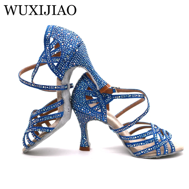 WUXIJIAO Silver Blue Rhinestone Latin Dance Shoes Women Salas Ballroom Shoes Pearl High Heel 9cm Waltz Software Shoes Hot Sale
WUXIJIAO Silver Blue Rhinestone Latin Dance Shoes Women Salas Ballroom Shoes Pearl High Heel 9cm Waltz Software Shoes Hot Sale