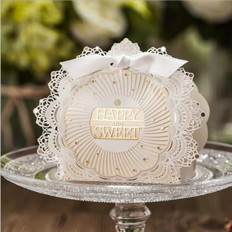 2019 New Romantic Lace Wedding Gift favors Bag Elegant White Luxury Decoration Laser Cut Party Sweet Guest Paper Candy Box
2019 New Romantic Lace Wedding Gift favors Bag Elegant White Luxury Decoration Laser Cut Party Sweet Guest Paper Candy Box
