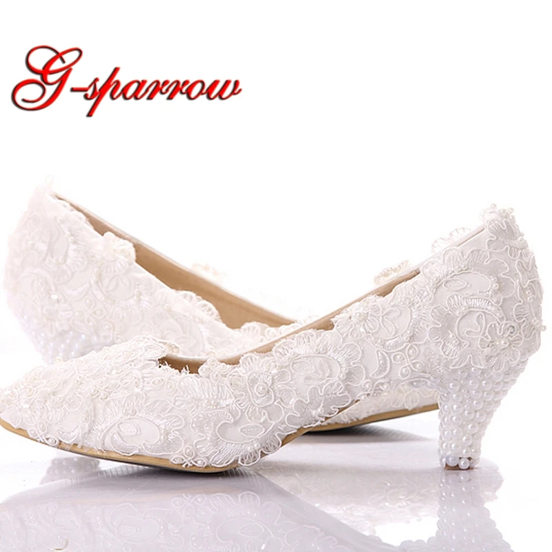 Sweet White Lace Bridesmaid Shoes Comfortable Mother of Bride Shoes Kitten Heel Women Summer Low Heel Shoes Wedding Pumps
Sweet White Lace Bridesmaid Shoes Comfortable Mother of Bride Shoes Kitten Heel Women Summer Low Heel Shoes Wedding Pumps