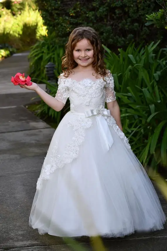 Princess Ball Gown White/Ivory Flower Girl Dresses Girls Pageant Dresses Gowns Holy First Communion Dresses with Sleeve
Princess Ball Gown White/Ivory Flower Girl Dresses Girls Pageant Dresses Gowns Holy First Communion Dresses with Sleeve