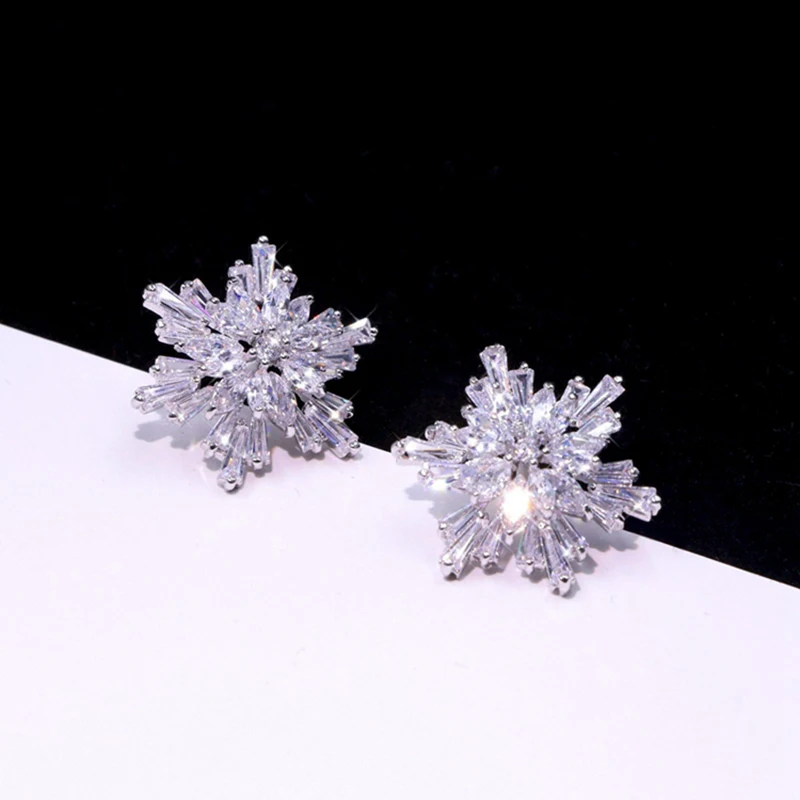 Luxury Zircon Snowflake Shaped Crystal Stud Earrings Bridal Jewelry Women Rhinestones Wedding Bridal Accessories Earrings
Luxury Zircon Snowflake Shaped Crystal Stud Earrings Bridal Jewelry Women Rhinestones Wedding Bridal Accessories Earrings