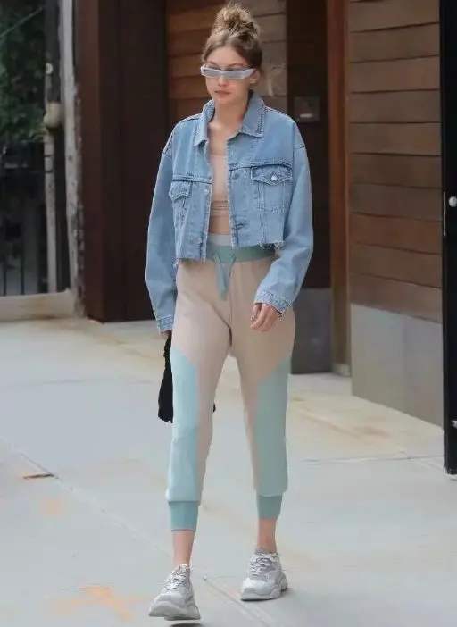 HCBLESS 2018 autumn fashion women's washed burrs short denim jacket loose jacket
HCBLESS 2018 autumn fashion women's washed burrs short denim jacket loose jacket