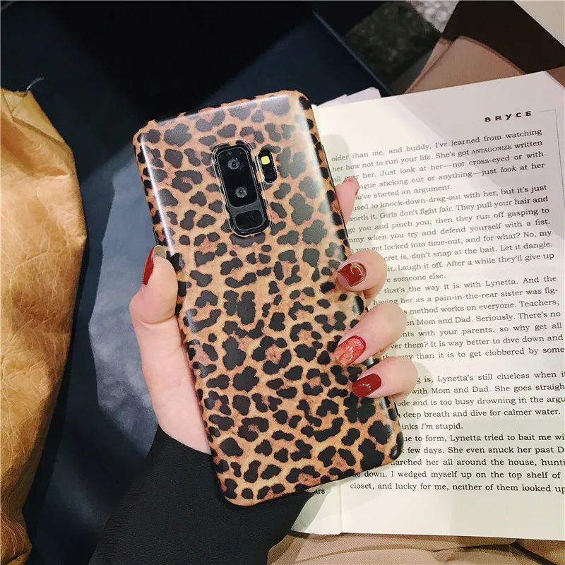 Fashion brown leopard Graffiti Phone Case for Samsung Galaxy note S20 ultra Note8 9 10 Plus S10 S8 S9 Plus Soft back cover
Fashion brown leopard Graffiti Phone Case for Samsung Galaxy note S20 ultra Note8 9 10 Plus S10 S8 S9 Plus Soft back cover