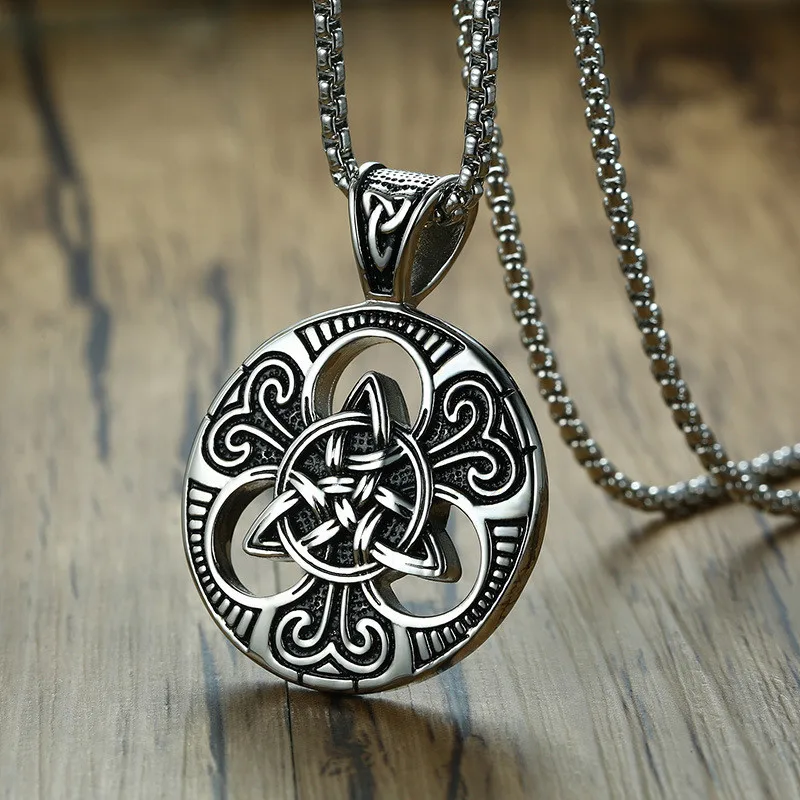 Fashion Retro Ireland Hollow Concentric Knot Pendant Necklace Men Sweater Chain Necklaces for Women Jewelry Charm Gift
Fashion Retro Ireland Hollow Concentric Knot Pendant Necklace Men Sweater Chain Necklaces for Women Jewelry Charm Gift
