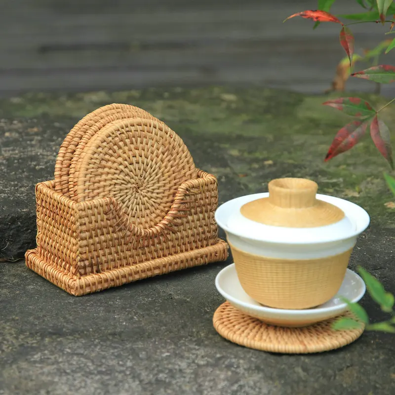 Handmade Woven Rattan Coaster Set 6 Coasters 1 Storage Box Carbonized Teapot Pad Kitchen Accessories Home/Hotel Tableware
Handmade Woven Rattan Coaster Set 6 Coasters 1 Storage Box Carbonized Teapot Pad Kitchen Accessories Home/Hotel Tableware
