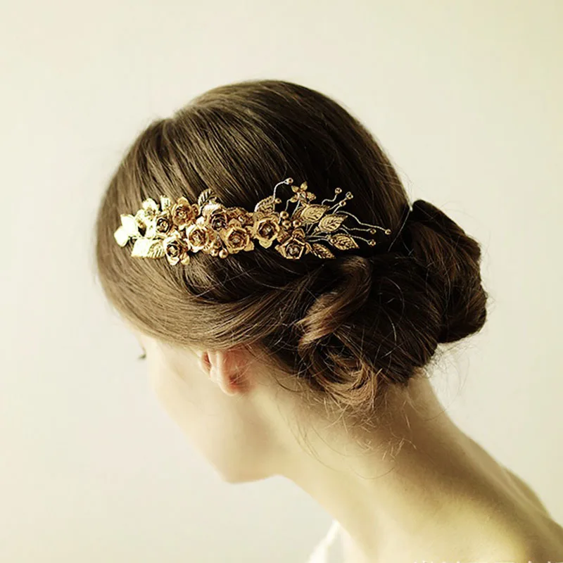 Handmade European Gold Flower Hair Combs Shinny Pearls Barrettes Wedding Dress Hair Accessories
Handmade European Gold Flower Hair Combs Shinny Pearls Barrettes Wedding Dress Hair Accessories