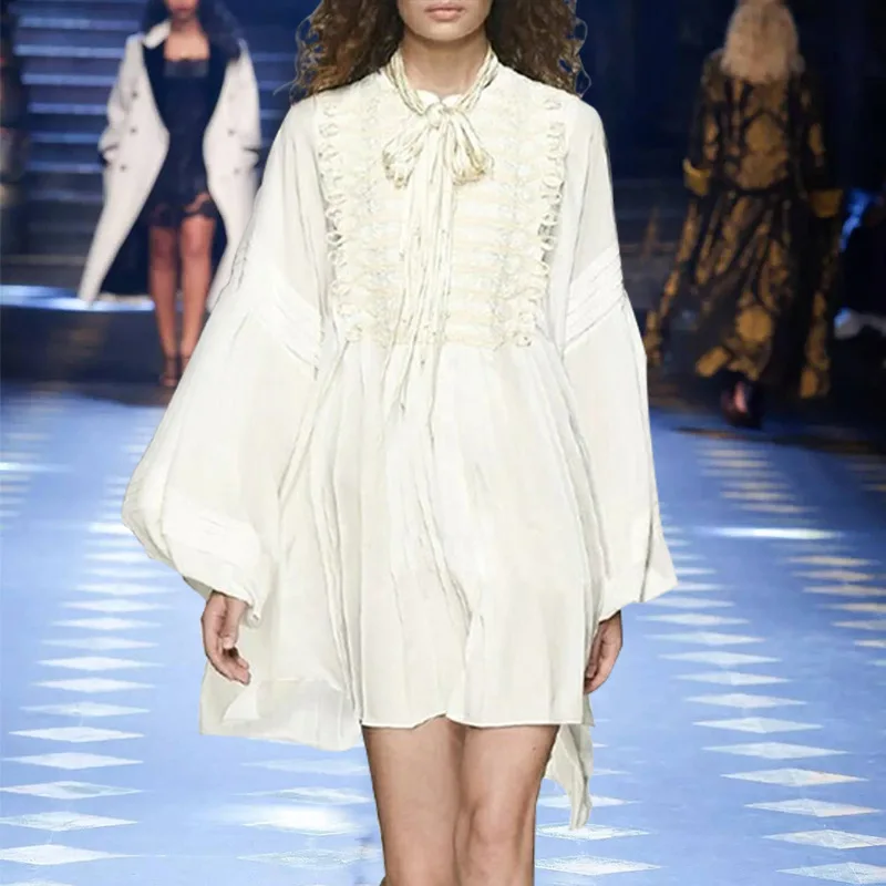 Runway Dresses 2019 Fashion Women's Bowknot Lace Up Lantern Long Sleeve Loose Shirt Dresses Female Embroidery Lace Vintage Dress
Runway Dresses 2019 Fashion Women's Bowknot Lace Up Lantern Long Sleeve Loose Shirt Dresses Female Embroidery Lace Vintage Dress