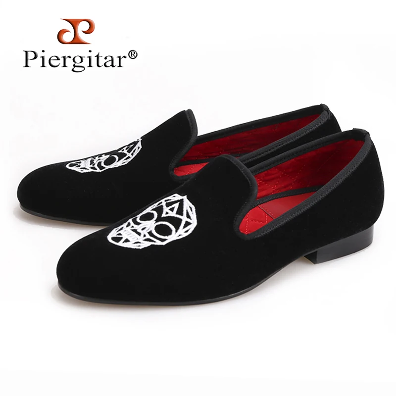 Piergitar new Handmade black velvet shoes with Skull embroidery Fashion party and wedding men loafers big size smoking slippers
Piergitar new Handmade black velvet shoes with Skull embroidery Fashion party and wedding men loafers big size smoking slippers