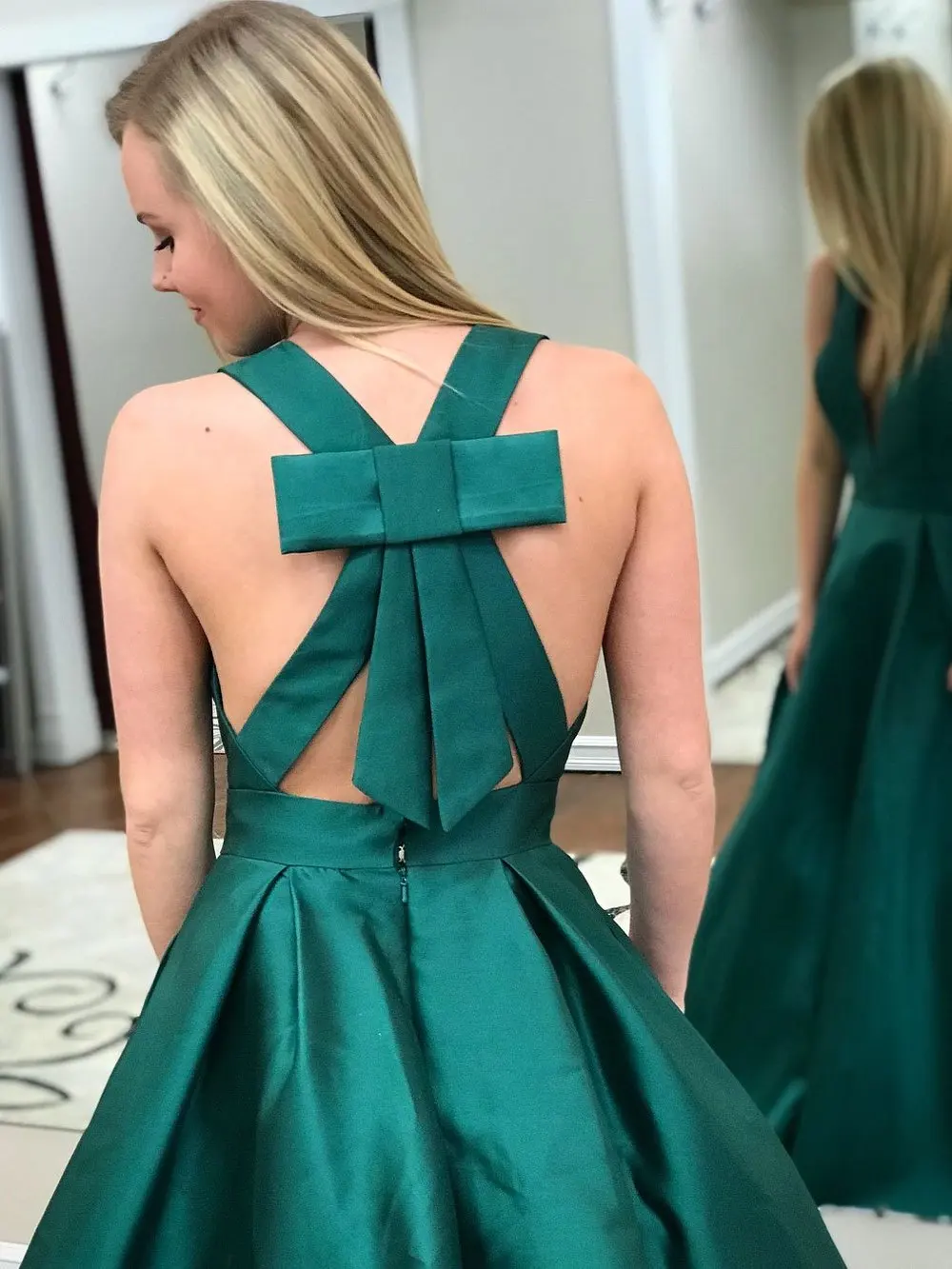 Robe De Soiree A-line Simple Ladies Evening Dresses Satin Deep V-neck Sexy Backless Customizable Women Evening Gowns
Robe De Soiree A-line Simple Ladies Evening Dresses Satin Deep V-neck Sexy Backless Customizable Women Evening Gowns