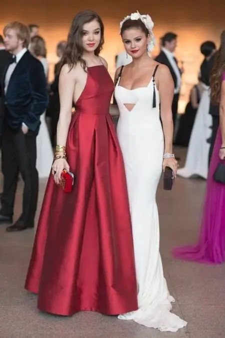 Reflective Satin Boat Neck Spaghetti Strap Long Evening Dress 2021 Red A Line With Pockets Floor Length Evening Dress HFY30801
Reflective Satin Boat Neck Spaghetti Strap Long Evening Dress 2021 Red A Line With Pockets Floor Length Evening Dress HFY30801