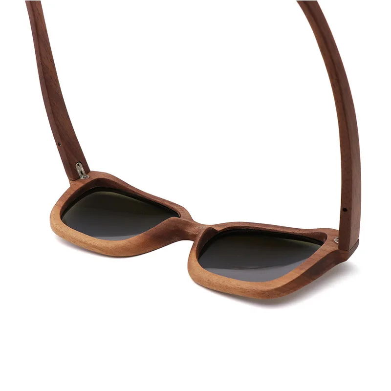 Men Black Walunt Wood Sunglasses Polarized lens Vintage UV400 Eyewear Women Bamboo glasses in Gift Box 
Men Black Walunt Wood Sunglasses Polarized lens Vintage UV400 Eyewear Women Bamboo glasses in Gift Box