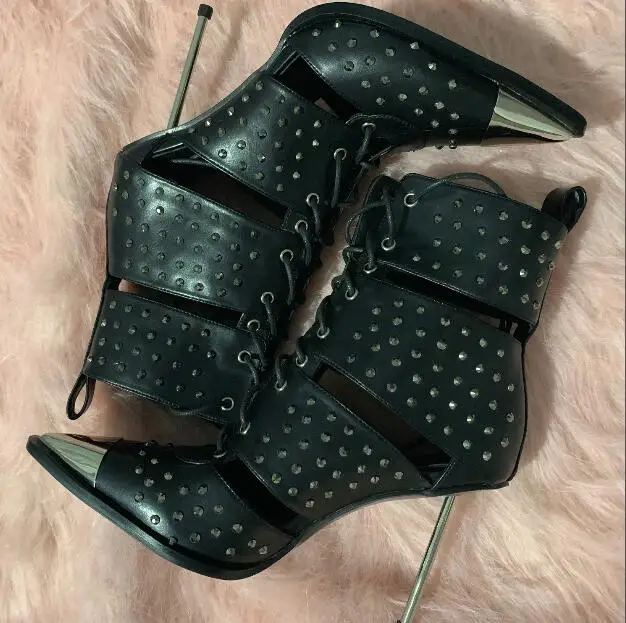 Fashion Rivets Studded Summer Summer Ankle Boots For Woman in Sexy Open Toe Cross tied Lace up Hollow Pattern Super high Heel
Fashion Rivets Studded Summer Summer Ankle Boots For Woman in Sexy Open Toe Cross tied Lace up Hollow Pattern Super high Heel