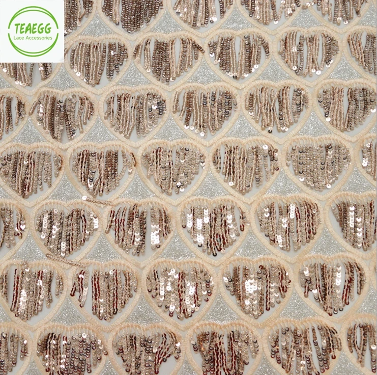 5yards 2018 New Tassels African French Lace with sequins Fabric Hot fashion African Tulle Lace Fabric For Wedding/Party dress
5yards 2018 New Tassels African French Lace with sequins Fabric Hot fashion African Tulle Lace Fabric For Wedding/Party dress