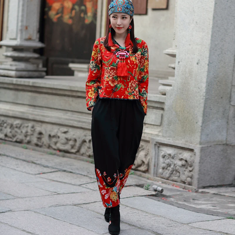 women's Autumn national wind retro printing V-neck shirt + waist black feet pants casual two-piece suit female women's suits
women's Autumn national wind retro printing V-neck shirt + waist black feet pants casual two-piece suit female women's suits