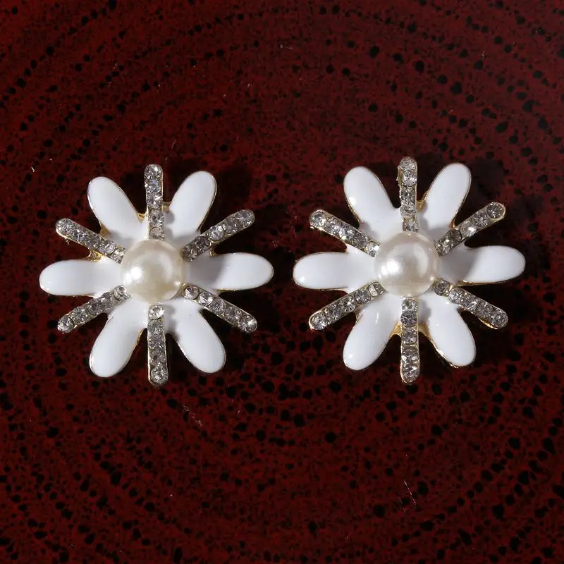 50pcs/lot 24MM Gold Vintage Cute Daisy Shaped Flatback Crystal Pearl With Rhinestone Buttons For Wedding Embellishment Or Craft
50pcs/lot 24MM Gold Vintage Cute Daisy Shaped Flatback Crystal Pearl With Rhinestone Buttons For Wedding Embellishment Or Craft
