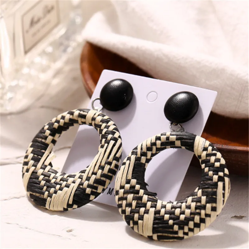 2019 Fashion New Earrings Gray Large Round Earring Women Vintage Big Hollow Pendant Metal Earrings Wedding Party Gifts Wholesale
2019 Fashion New Earrings Gray Large Round Earring Women Vintage Big Hollow Pendant Metal Earrings Wedding Party Gifts Wholesale