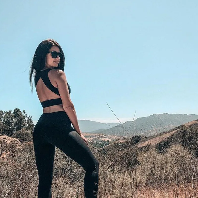 New Solid Fitness Suit Women 2 Piece Set Fitness Clothing Sportswear Set High Waist Elastic Leggings And Tops Sporting Tracksuit
New Solid Fitness Suit Women 2 Piece Set Fitness Clothing Sportswear Set High Waist Elastic Leggings And Tops Sporting Tracksuit