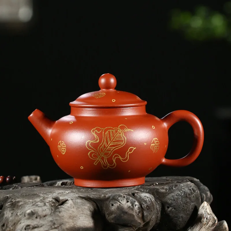 Yixing purple clay pot artist, handmade Dahongpao depicts traveling tea sets and gifts of Jinluzhi purple clay pot
Yixing purple clay pot artist, handmade Dahongpao depicts traveling tea sets and gifts of Jinluzhi purple clay pot