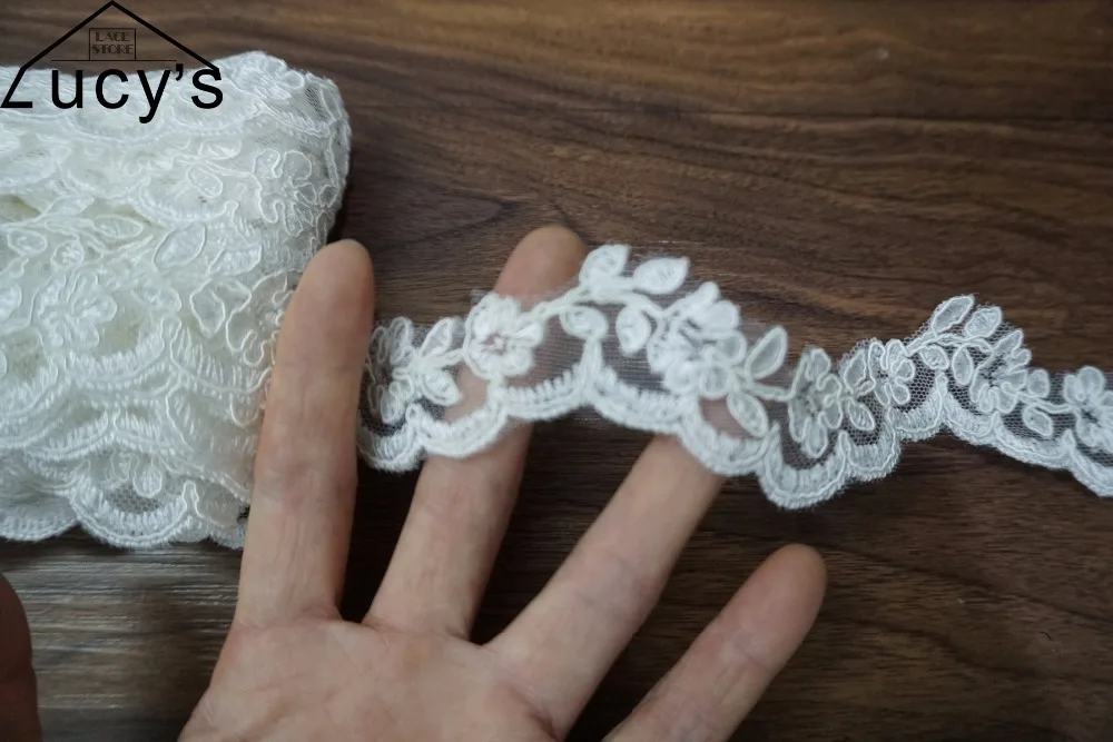 5 yards/lot Ivory color! Delicate 4CM small lace trimming scallop lace border cording lace trim for wedding
5 yards/lot Ivory color! Delicate 4CM small lace trimming scallop lace border cording lace trim for wedding