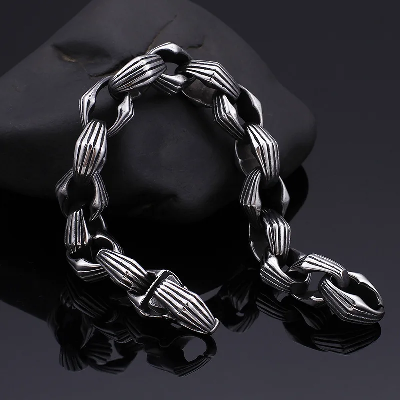 European and American stainless steel men's creative bracelet Punk locomotive titanium steel bracelet
European and American stainless steel men's creative bracelet Punk locomotive titanium steel bracelet