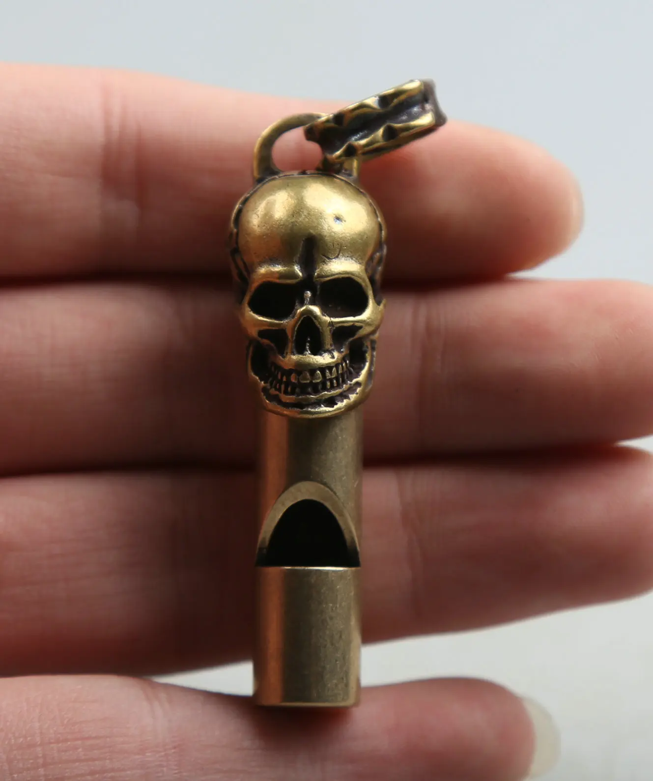 54MM/2.1" Collect Curio Rare China Fengshui Small Bronze Exquisite Distinctive Personality Skull Whistle Pendant Statuary 24g
54MM/2.1" Collect Curio Rare China Fengshui Small Bronze Exquisite Distinctive Personality Skull Whistle Pendant Statuary 24g