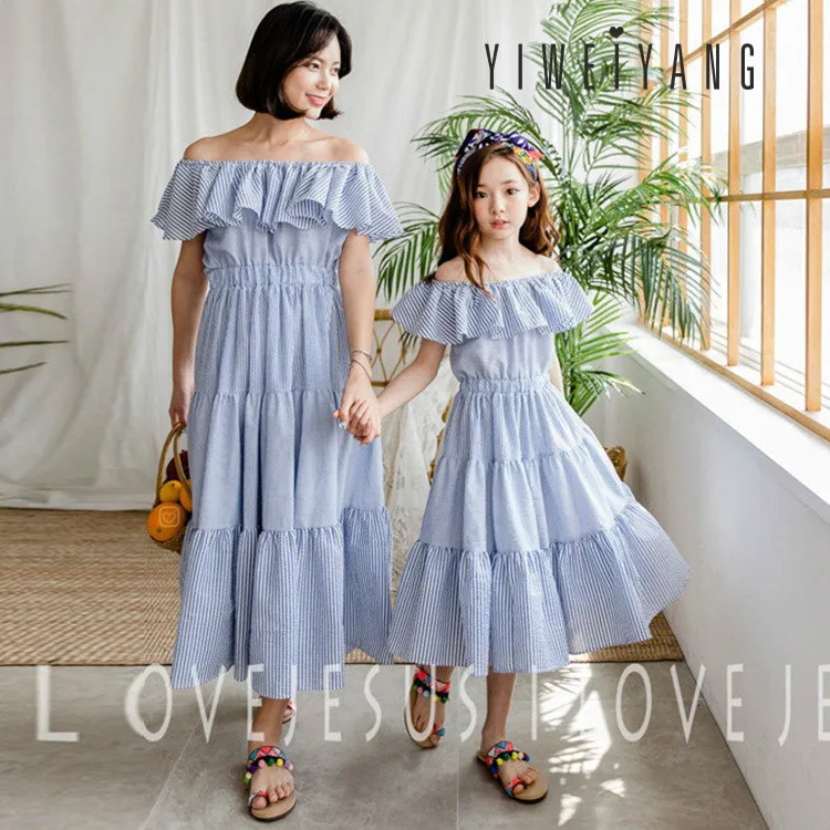 2018 Girls' Dresses, Summer, Korean, Children's Wear, Cotton Stripes, Beach Dress, Children's Leaks, Shoulders and Big Dress.
2018 Girls' Dresses, Summer, Korean, Children's Wear, Cotton Stripes, Beach Dress, Children's Leaks, Shoulders and Big Dress.