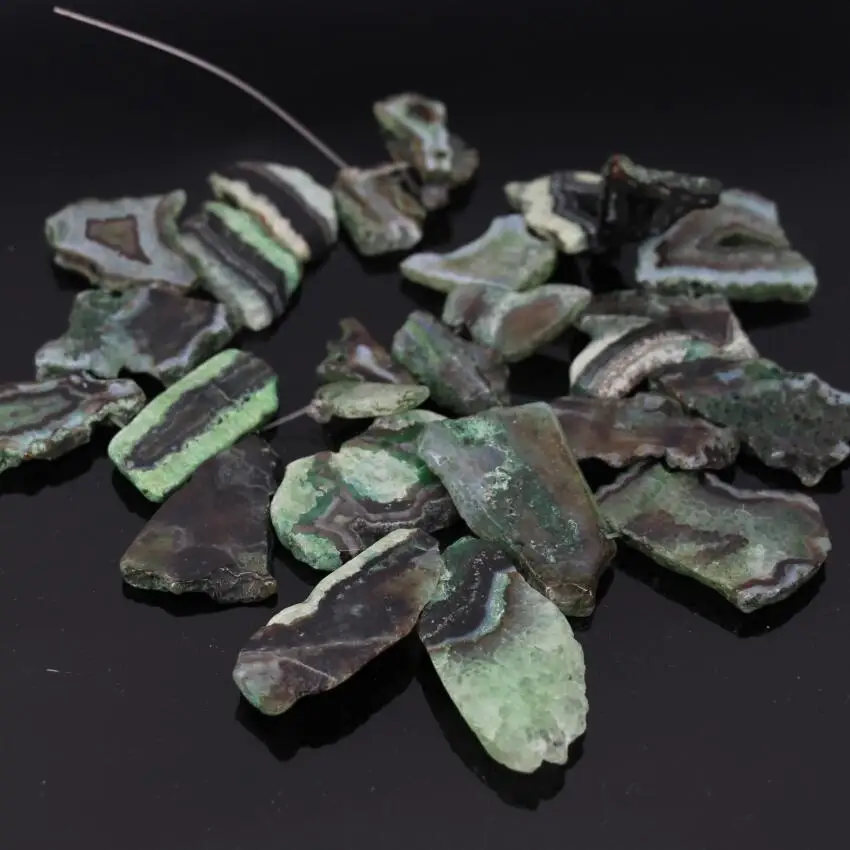 Approx28PCS Strands Natural Druzy Quartz Geode Top Drilled Freeform Slab Pendant Beads,Raw Crystal Drusy Beads Jewelry
Approx28PCS Strands Natural Druzy Quartz Geode Top Drilled Freeform Slab Pendant Beads,Raw Crystal Drusy Beads Jewelry