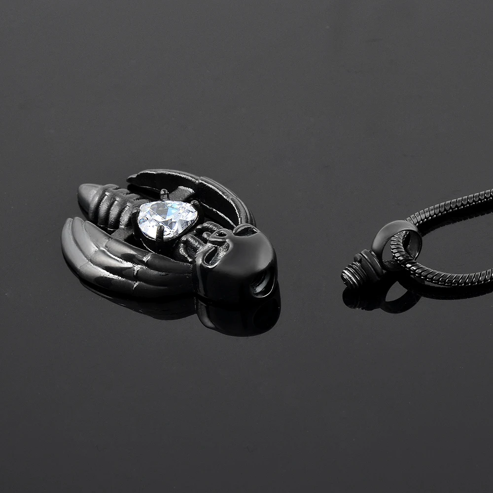 IJD9793 Cool men fashion jewelry funeral urn ashes holder keepsake skeleton shaped cremation urn pendant with shiny stone inlay
IJD9793 Cool men fashion jewelry funeral urn ashes holder keepsake skeleton shaped cremation urn pendant with shiny stone inlay