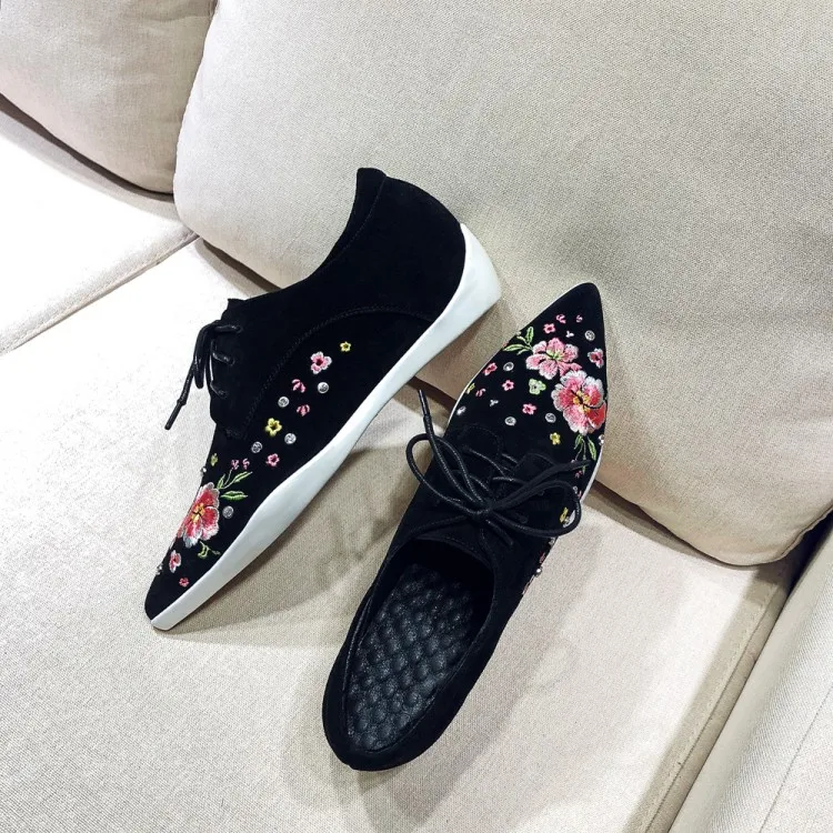 Zorssar 2019 Fashion Embroidery women suede leather Pointed Toe flat shoes women slip on casual Flats moccasins creepers
Zorssar 2019 Fashion Embroidery women suede leather Pointed Toe flat shoes women slip on casual Flats moccasins creepers