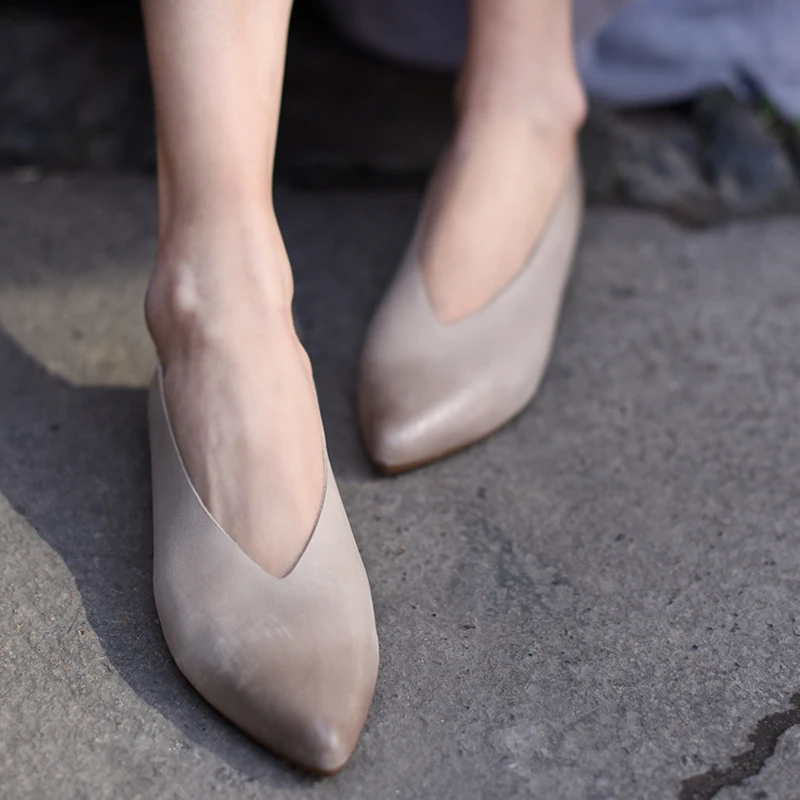 Artmu Original Pointed Toe Shallow Mouth Women Flats Handmade Genuine Leather Comfortable Flat Soft Sole Mother Shoes 1818-6
Artmu Original Pointed Toe Shallow Mouth Women Flats Handmade Genuine Leather Comfortable Flat Soft Sole Mother Shoes 1818-6