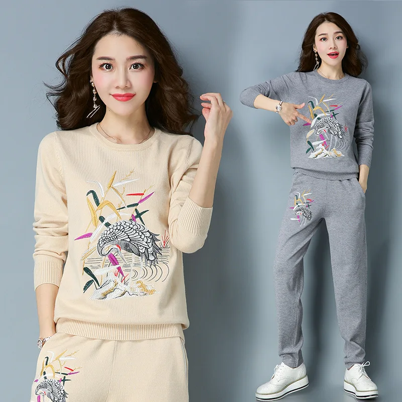 The new 2018 high quality solid color embroidery round neck knit pullover sweater was thin fashion loose, casual pants two-piece
The new 2018 high quality solid color embroidery round neck knit pullover sweater was thin fashion loose, casual pants two-piece