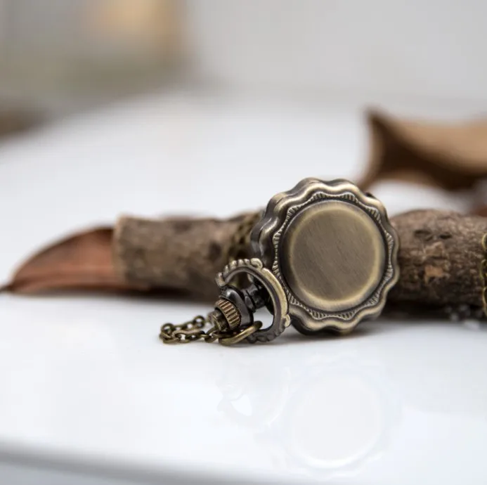 New Arrive Small Size Bronze gold surface Rose Quartz Men Women Pocket Watch With Chain For Xmas Gift High Quality
New Arrive Small Size Bronze gold surface Rose Quartz Men Women Pocket Watch With Chain For Xmas Gift High Quality