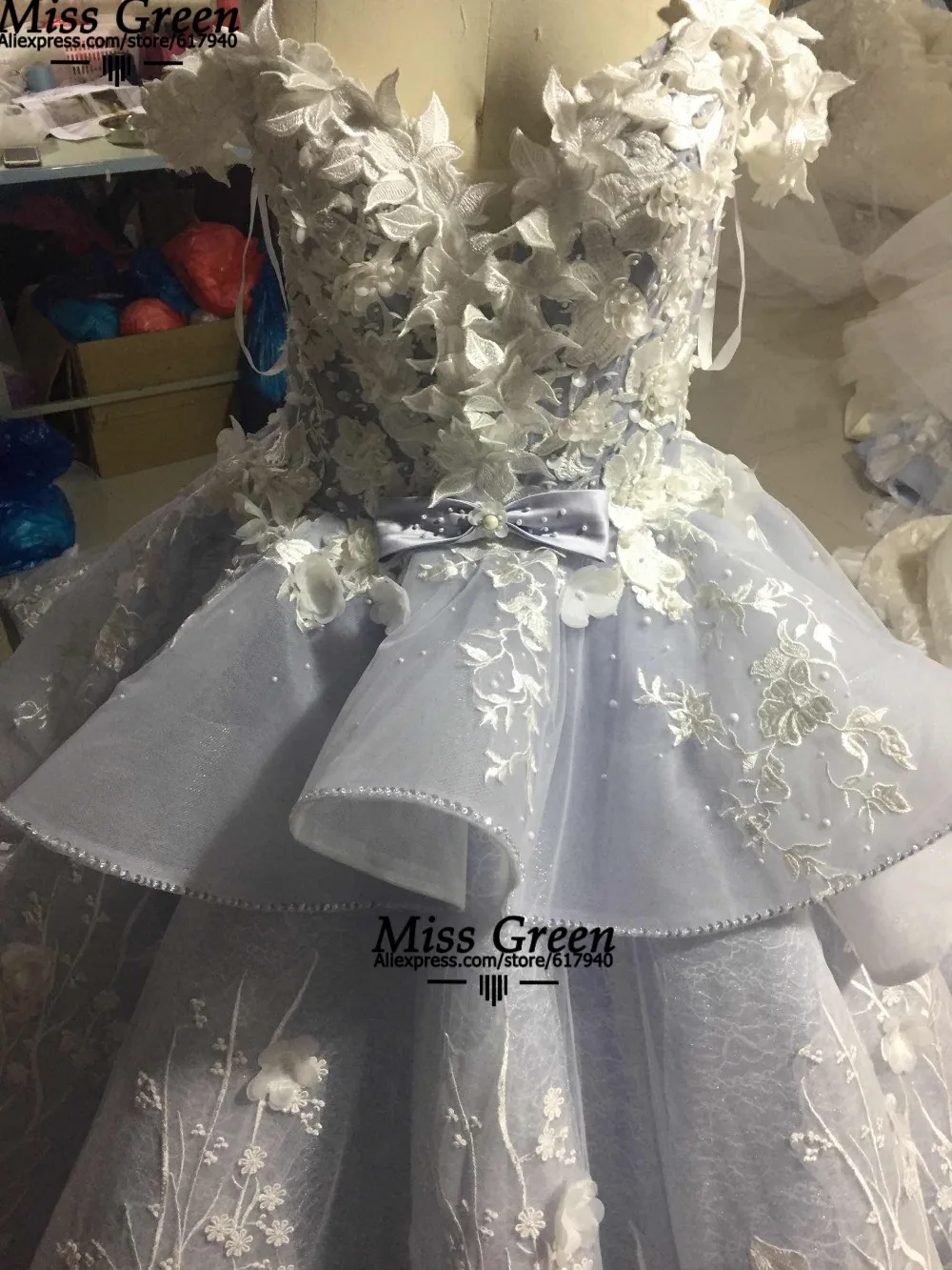 2017 New Real Photos Spaghetti Chapel Train Sweetheart Ball Gown Luxury Wedding Dress Grey Blue Miss Green vestidos de novia
2017 New Real Photos Spaghetti Chapel Train Sweetheart Ball Gown Luxury Wedding Dress Grey Blue Miss Green vestidos de novia