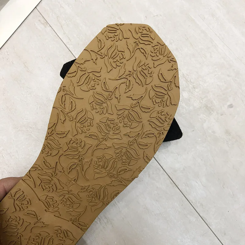 2019 Summer New Women Slippers Flat Sandals Slides Fashion Women Casual Shoes Outdoor Slipper Slides Ladies Butterfly Knot 2cm
2019 Summer New Women Slippers Flat Sandals Slides Fashion Women Casual Shoes Outdoor Slipper Slides Ladies Butterfly Knot 2cm