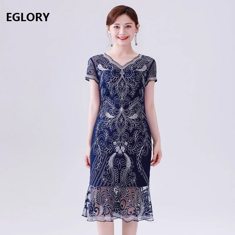High Quality New 2019 Summer Fashion Party Cocktail Women V-Neck Appliques Embroidery Short Sleeve Grey Dark Blue Midi Dress 4XL
High Quality New 2019 Summer Fashion Party Cocktail Women V-Neck Appliques Embroidery Short Sleeve Grey Dark Blue Midi Dress 4XL