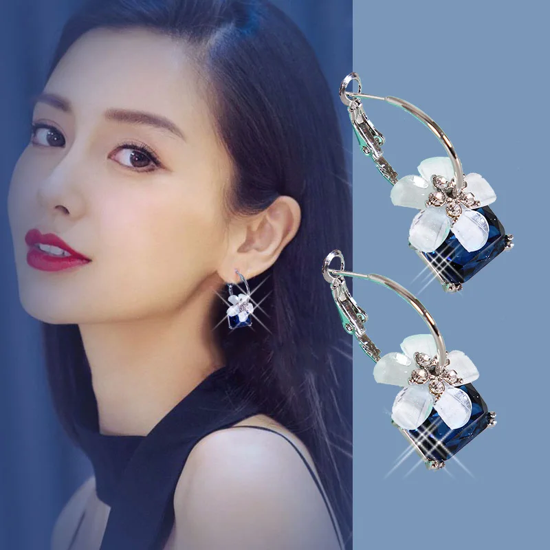 Korean Earrings Exaggerated Atmosphere Trend Temperament Fashion Ear Jewelry Crystal Cherry Earrings Earrings For Women
Korean Earrings Exaggerated Atmosphere Trend Temperament Fashion Ear Jewelry Crystal Cherry Earrings Earrings For Women