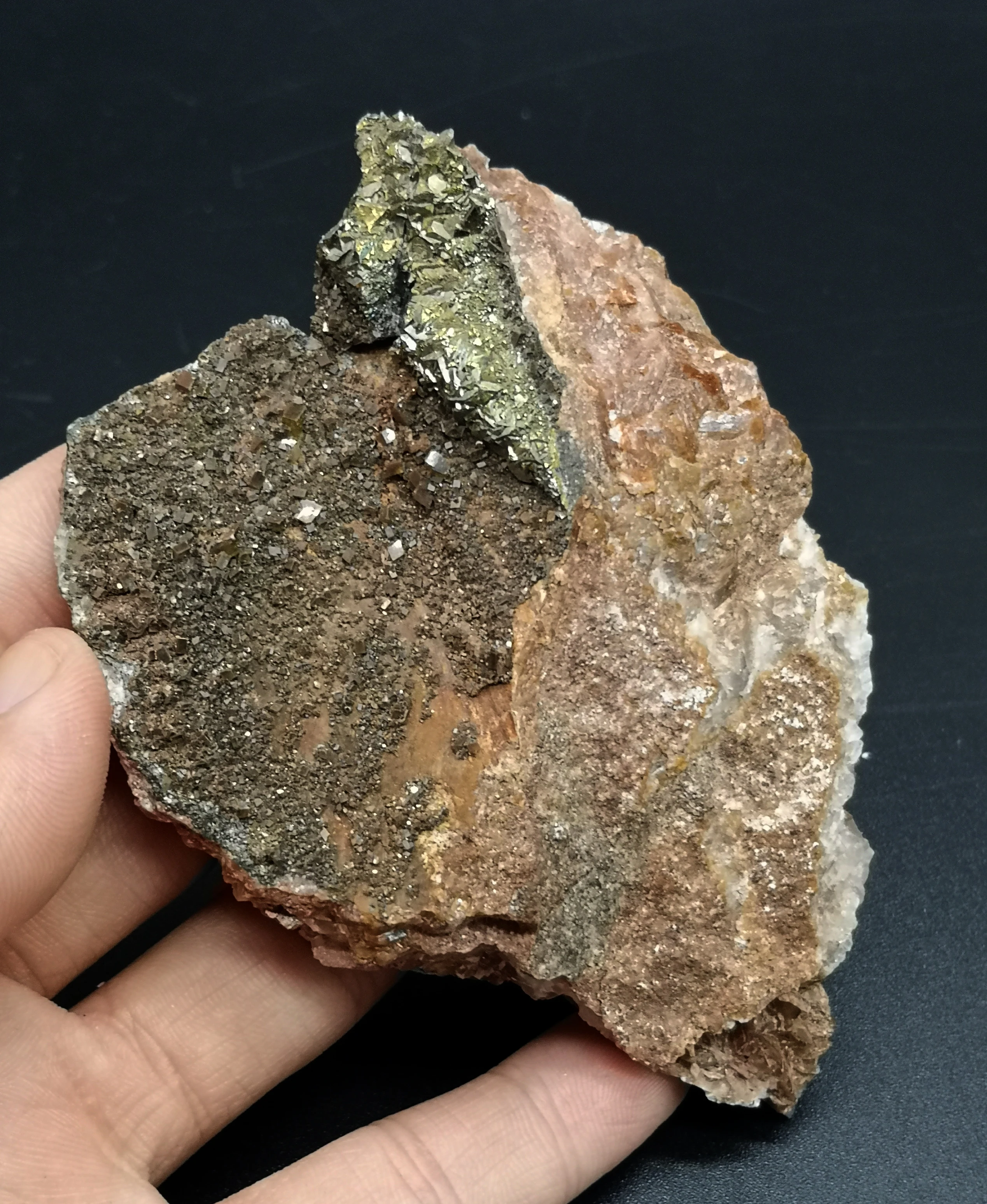 129g Natural pyrite mineral crystal specimen stones and crystals quartz crystals from China
129g Natural pyrite mineral crystal specimen stones and crystals quartz crystals from China