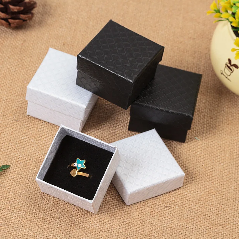 2019 new 10PCS Fashion 5x5x3cm white/black jewelry box wholesale packing square paper box for ring /earring Jewelry box HQ2
2019 new 10PCS Fashion 5x5x3cm white/black jewelry box wholesale packing square paper box for ring /earring Jewelry box HQ2