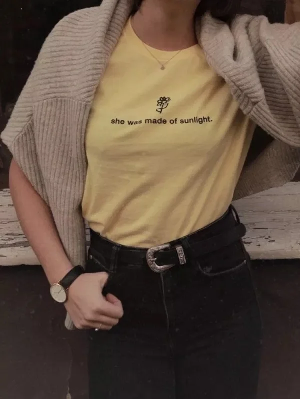 Fashionshow-JF She Was Made of Sunlight Printed T Shirt Rose Cute Female Girls Tees Fashion Printing Tee Tops for Young Women
Fashionshow-JF She Was Made of Sunlight Printed T Shirt Rose Cute Female Girls Tees Fashion Printing Tee Tops for Young Women