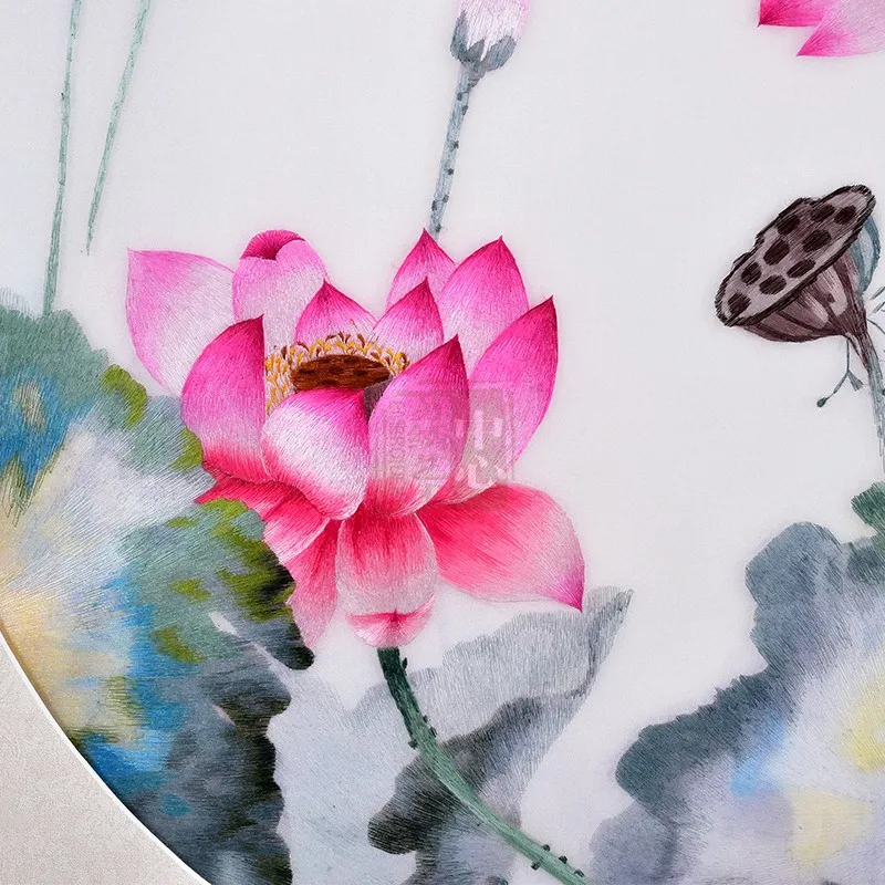 Suzhou embroidery finished products manual embroidery 4 silk fine lotus artistic conception living room decoration
Suzhou embroidery finished products manual embroidery 4 silk fine lotus artistic conception living room decoration