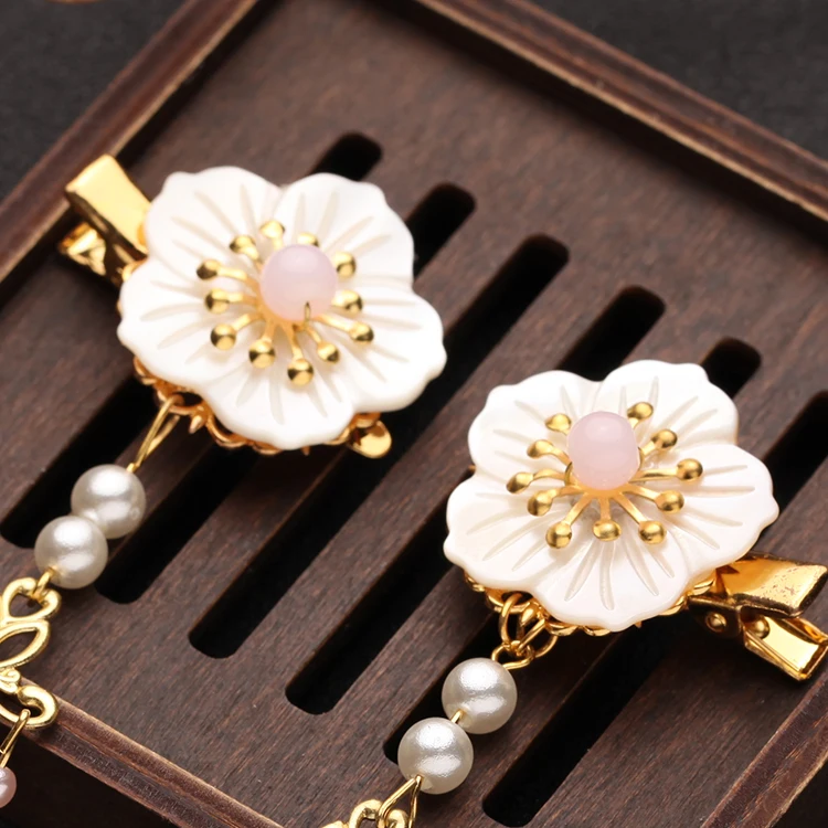 Hanfu headdress wild costume ancient style cos shell hairpin tassel retro hairpin classical scorpion headdress
Hanfu headdress wild costume ancient style cos shell hairpin tassel retro hairpin classical scorpion headdress