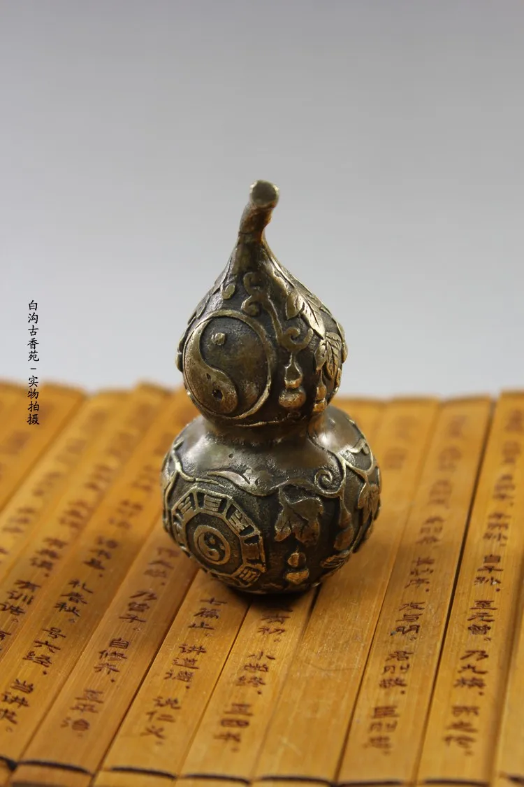 The copper gourd gourd gossip children hand son Wang town house evil antique bronze antique small gourdroom Art Statue
The copper gourd gourd gossip children hand son Wang town house evil antique bronze antique small gourdroom Art Statue