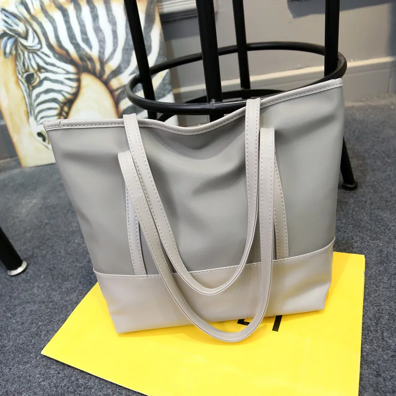 Classic Design Nylon PU Joint Women Shoulder Bag Large Capacity Mom Diaper Bag Waterproof Baby Nappy Changing Zipper Bag 4 Color
Classic Design Nylon PU Joint Women Shoulder Bag Large Capacity Mom Diaper Bag Waterproof Baby Nappy Changing Zipper Bag 4 Color