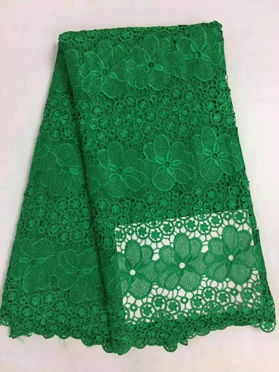 2016 latest african guipure lace water soluble chemical lace!high quality african cord lace free shipping by DHL
2016 latest african guipure lace water soluble chemical lace!high quality african cord lace free shipping by DHL