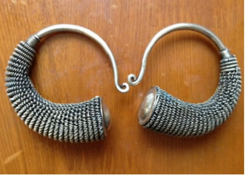 Free Shipping Wholesale shipping Charming Tibet Tribal Jewelry Miao Silver Big Hollow Earrings pair
Free Shipping Wholesale shipping Charming Tibet Tribal Jewelry Miao Silver Big Hollow Earrings pair