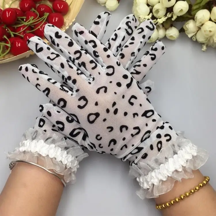 Spring and summer women's leopard print thin elastic sexy gloves lady's casual lace dance summer sunscreen gloves
Spring and summer women's leopard print thin elastic sexy gloves lady's casual lace dance summer sunscreen gloves