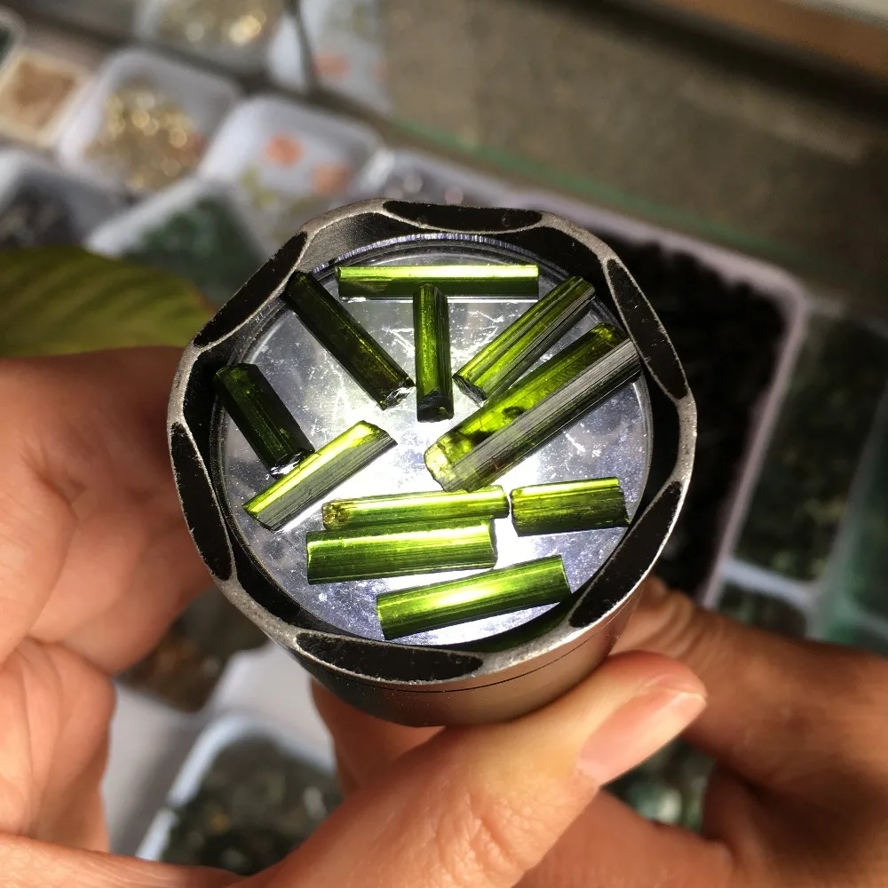 Natural green transparent tourmaline crystal treasure natural fine stone mineral specimens
Natural green transparent tourmaline crystal treasure natural fine stone mineral specimens