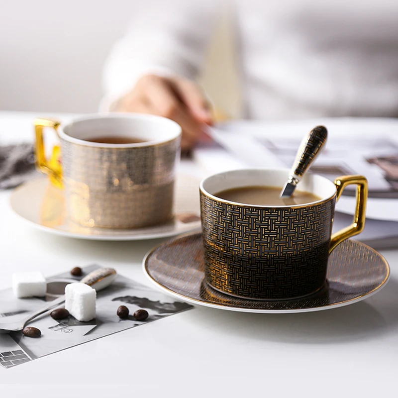 Exquisite Golden Tracing Ceramic Coffee Cup Set British Bone China Tea Coffee Espresso Cups Spoon Saucer Home Breakfast Cup
Exquisite Golden Tracing Ceramic Coffee Cup Set British Bone China Tea Coffee Espresso Cups Spoon Saucer Home Breakfast Cup