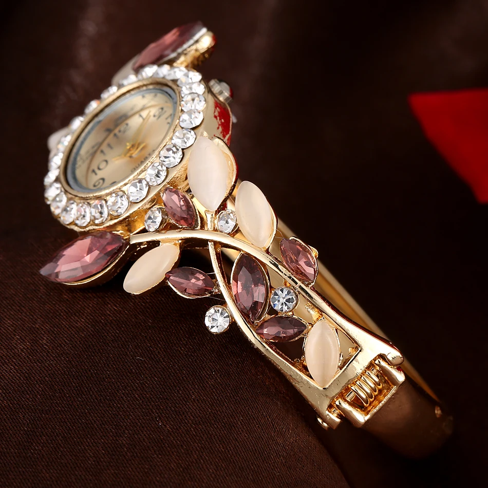 LVPAI Luxury Women Watch Rhinestone Quartz Watches Women Alloy Fashion Casual Ladies Clock Wristwatches Gift relogio feminino
LVPAI Luxury Women Watch Rhinestone Quartz Watches Women Alloy Fashion Casual Ladies Clock Wristwatches Gift relogio feminino
