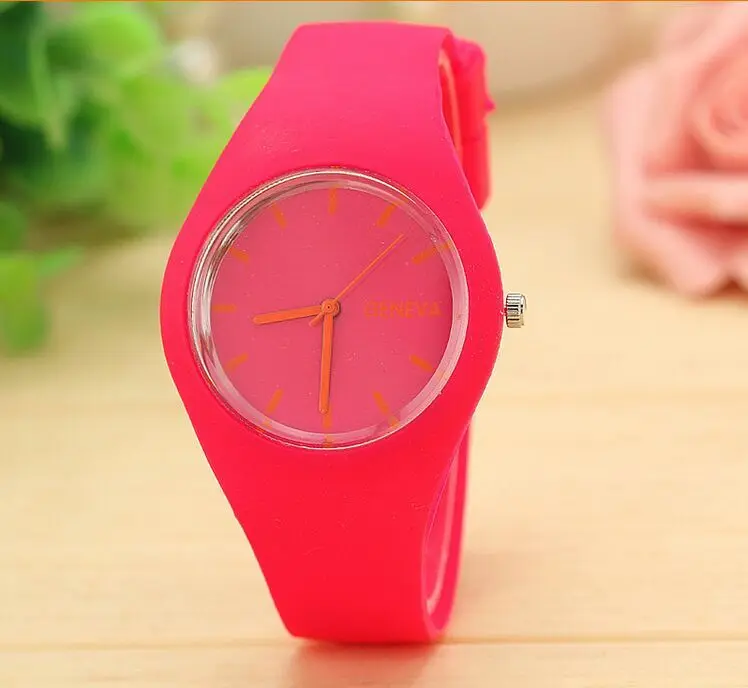 Watch Women brand luxury Fashion Casual quartz watches leather sport Lady relojes mujer women wristwatches Girl Dress 9068
Watch Women brand luxury Fashion Casual quartz watches leather sport Lady relojes mujer women wristwatches Girl Dress 9068